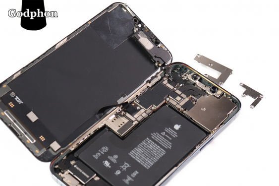 iphone 12 pro max charging connector step 10 image 0