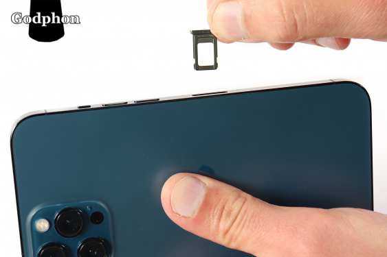 iphone 12 pro max charging connector step 2 image 3