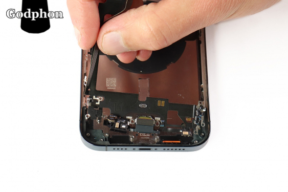 iphone 12 pro max charging connector step 26 image 4