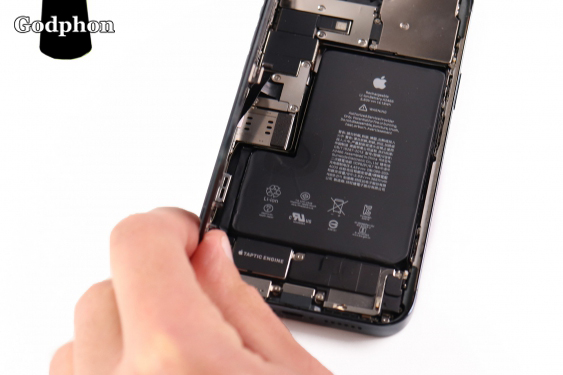 iphone 12 pro max charging connector step 7 image 3