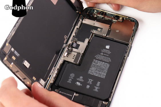 iphone 12 pro max charging connector step 7 image 4
