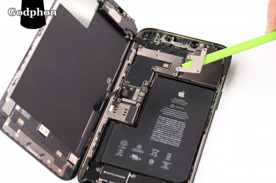 iphone 12 pro max charging connector step 8 image 3