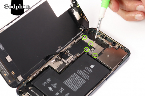iphone 12 pro max charging connector step 9 image 1